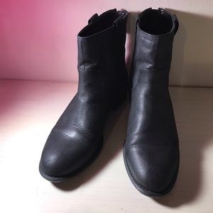 SOLD............Nine West Booties Sh-01